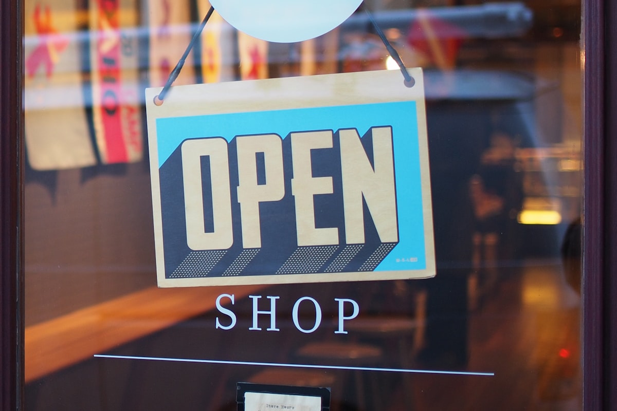 Mobile shopping experience with product comparison and reviews